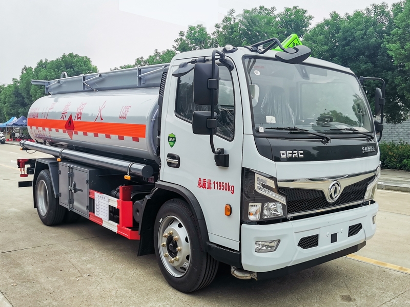 陽(yáng)江國(guó)六小型東風(fēng)福瑞卡8.5方加油車