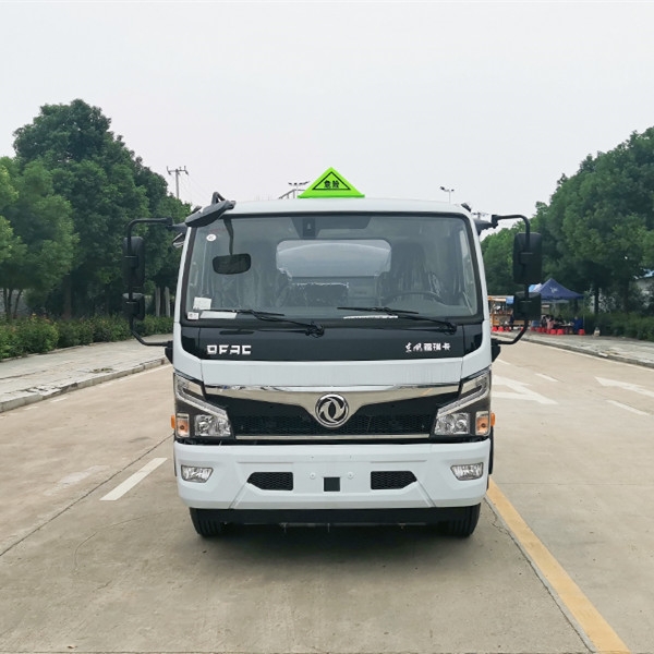 8.5方國六東風(fēng)福瑞卡運(yùn)油車