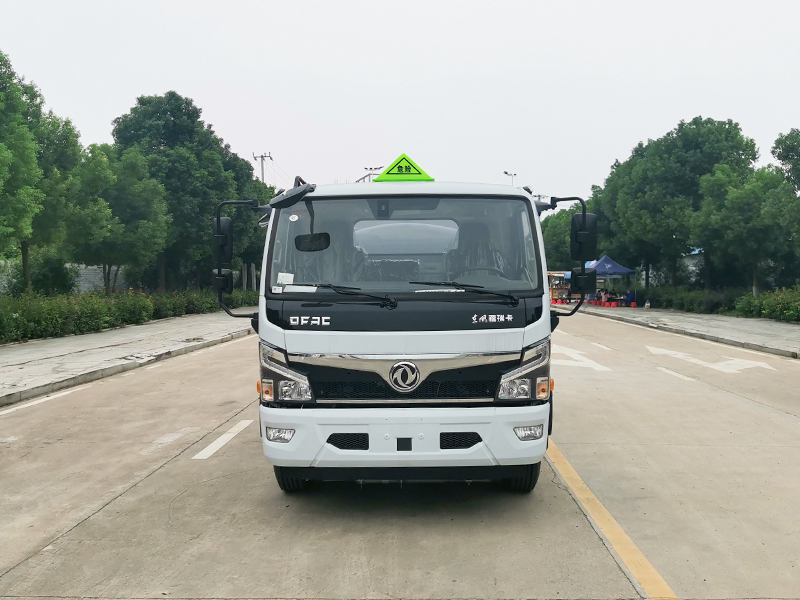 湖北華特福瑞卡加油車(chē)8.5方加油車(chē)運(yùn)油車(chē)油罐車(chē)